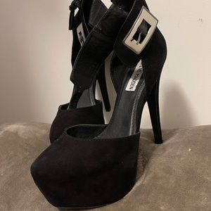 Black—- size 7 Steve Madden platform heals in black.